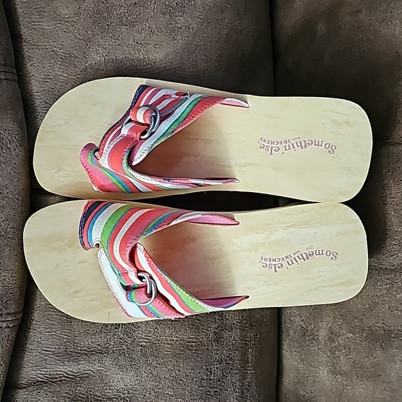 Women's Skechers Multi-Color Stripe Canvas Loop Toe Sandals Shoes size 11 - Picture 2 of 4